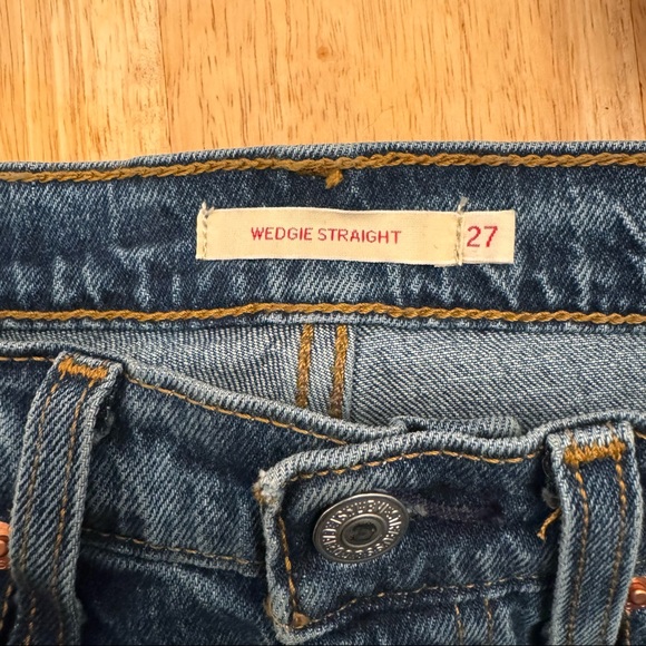 Levi's Wedgie Straight Fit Jeans - Picture 5 of 6
